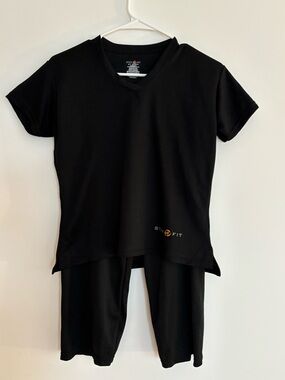 Women’s Black V-Neck Active Top